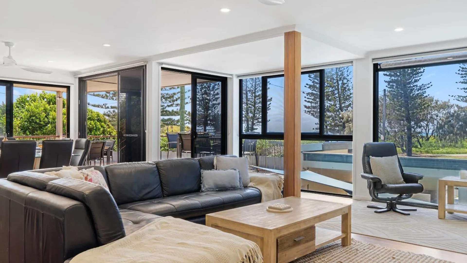 Beachfront With Pool Ocean Views And Pet Friendly Buddina
