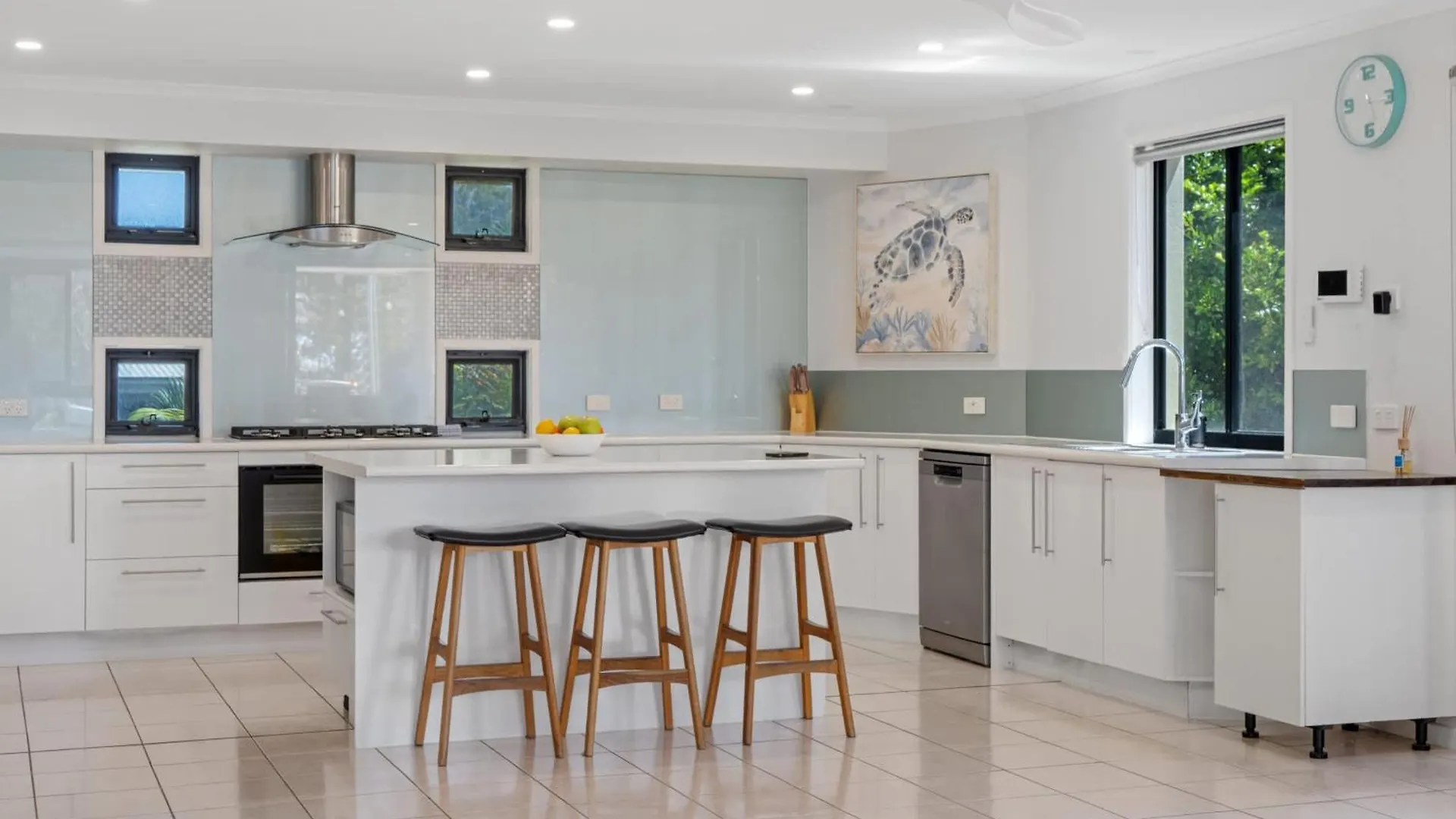 Beachfront With Pool Ocean Views And Pet Friendly Buddina Holiday home