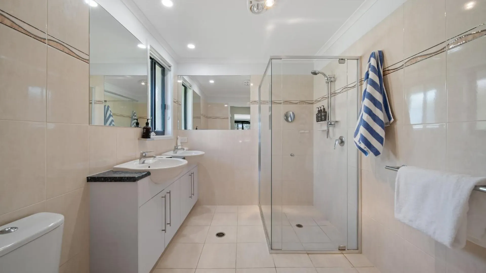 Holiday home Beachfront With Pool Ocean Views And Pet Friendly Buddina