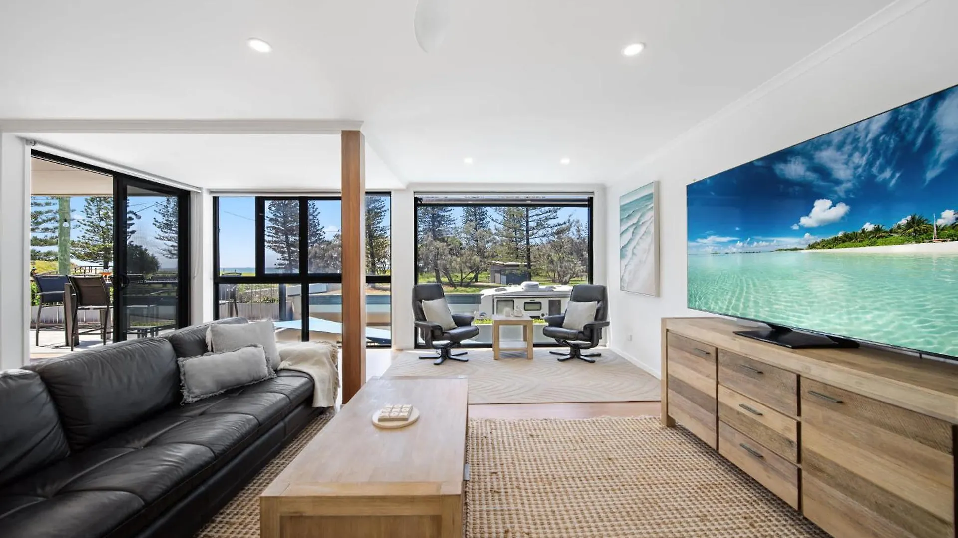 Beachfront With Pool Ocean Views And Pet Friendly Buddina